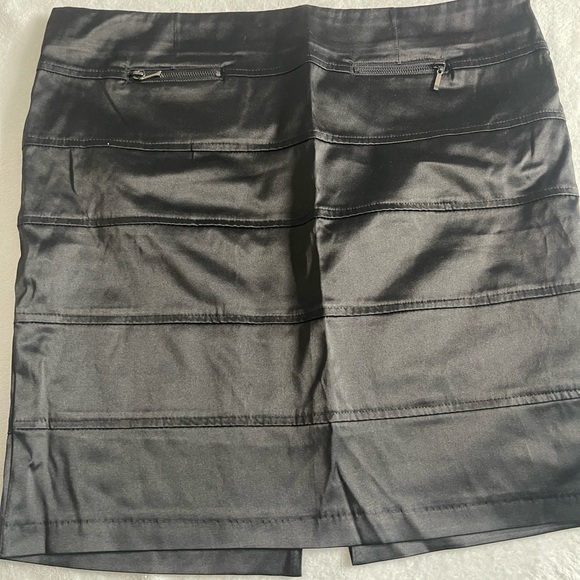 Costa Blanca size 8 black skirt with slit in back - Picture 3 of 6